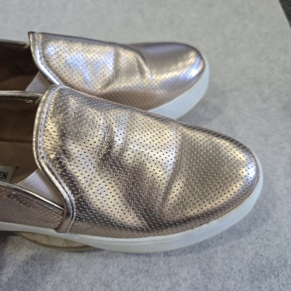 🐢 Steve Madden Gracy- Rose Gold and White Loafers. Size 10 - Picture 4 of 12
